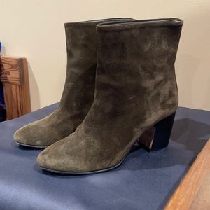 Vince Dryden Dark Willow Green Suede Booties size 7